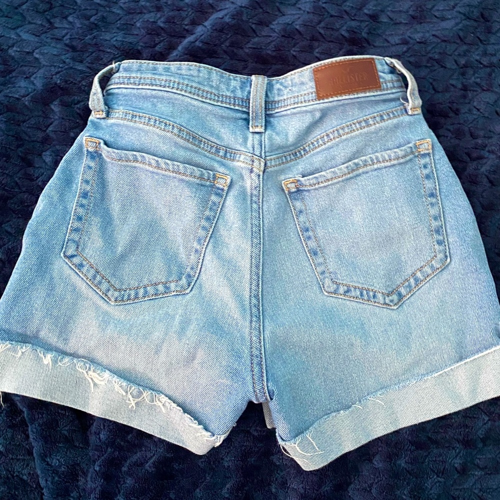 🩳HOLLISTER CURVY ULTRA HIGH RISE MOM SHORTS 🩳
